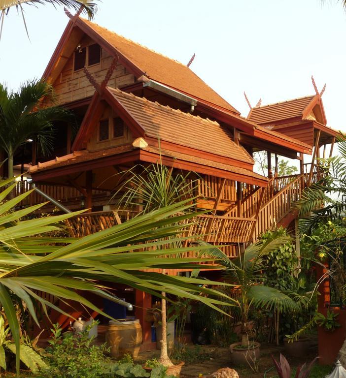 Golden Teak Home Resort Saraphi Exterior foto